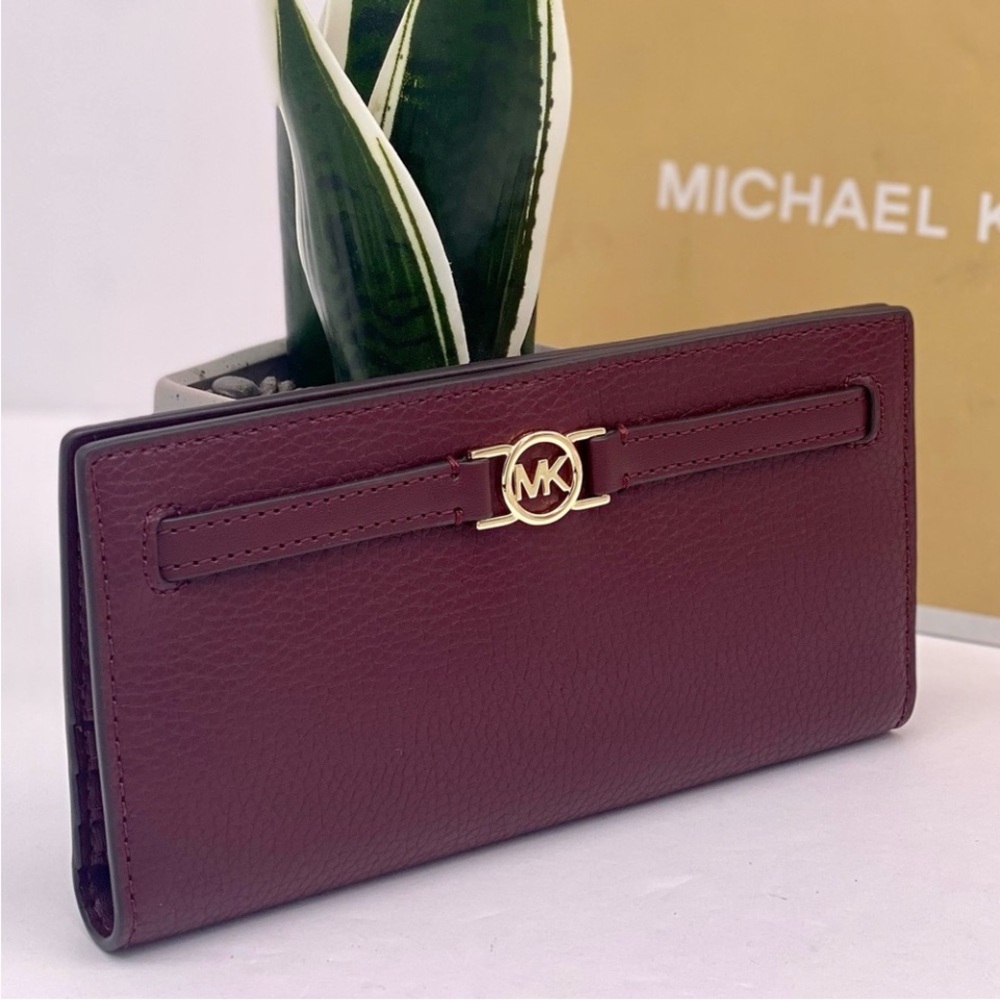 Michael Kors Reed Large
Bifold Pebbled Leather Snap Wallet Card Case
Oxblood